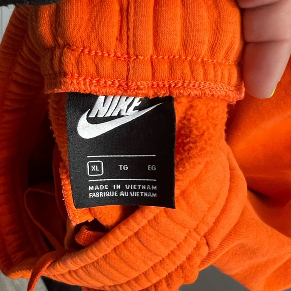 💥SOLD💥 Orange Men’s NIKE Sweatsuit - Picture 7 of 7